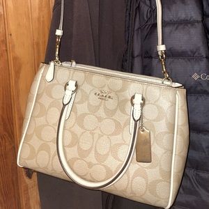 coach hand/crossbody purse 🤍